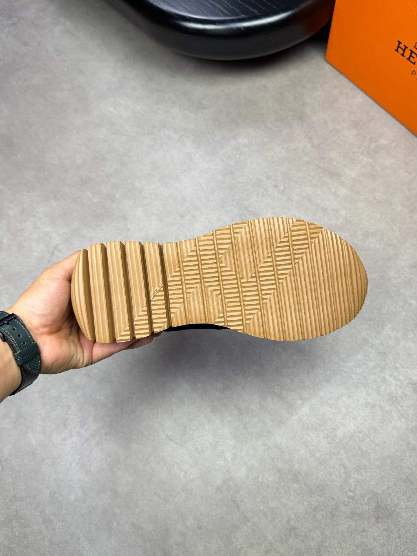 [HERMES] Hermès men's shoes 💰680💰 - high-end quality original items 🔍🔍🔍 casual sports shoes - upper: 🔝 suede environmentally friendly leather, brand high mercerized canvas body with forged ´H´ totem, tongue webbing injection molded brand logo - lining: brand canvas, foot pads; water-dyed cowhide -Outsole: ultra-light T men's shoes 💰U foam; two-color molded outsole -Ultra-high quality control, fine workmanship: highlighted (high-end, extravagance, grade) -Size: 39-44 (38, 45, can be customized)